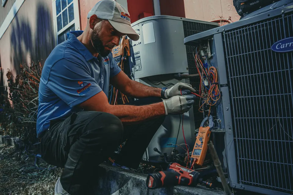 Einstein technician repairing an air conditioner