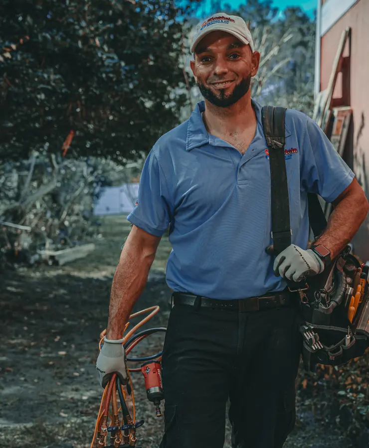 Einstein technician arriving at a Jacksonville home with his tools